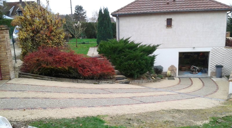 Descente de garage en briques et béton désactivé